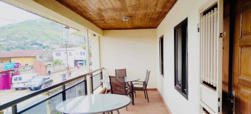 Zunox Guest House Freetown Ngoại thất bức ảnh