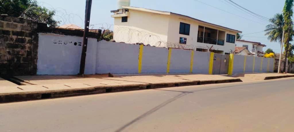 Zunox Guest House Freetown Ngoại thất bức ảnh