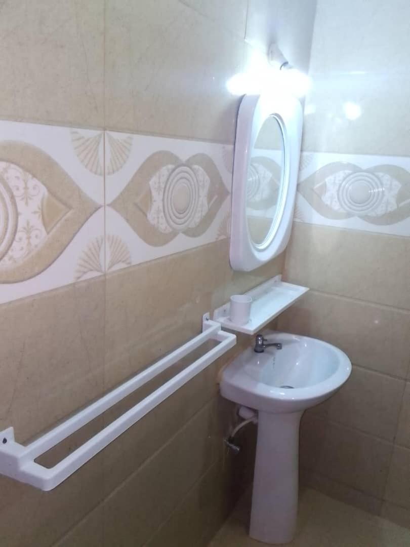 Zunox Guest House Freetown Ngoại thất bức ảnh