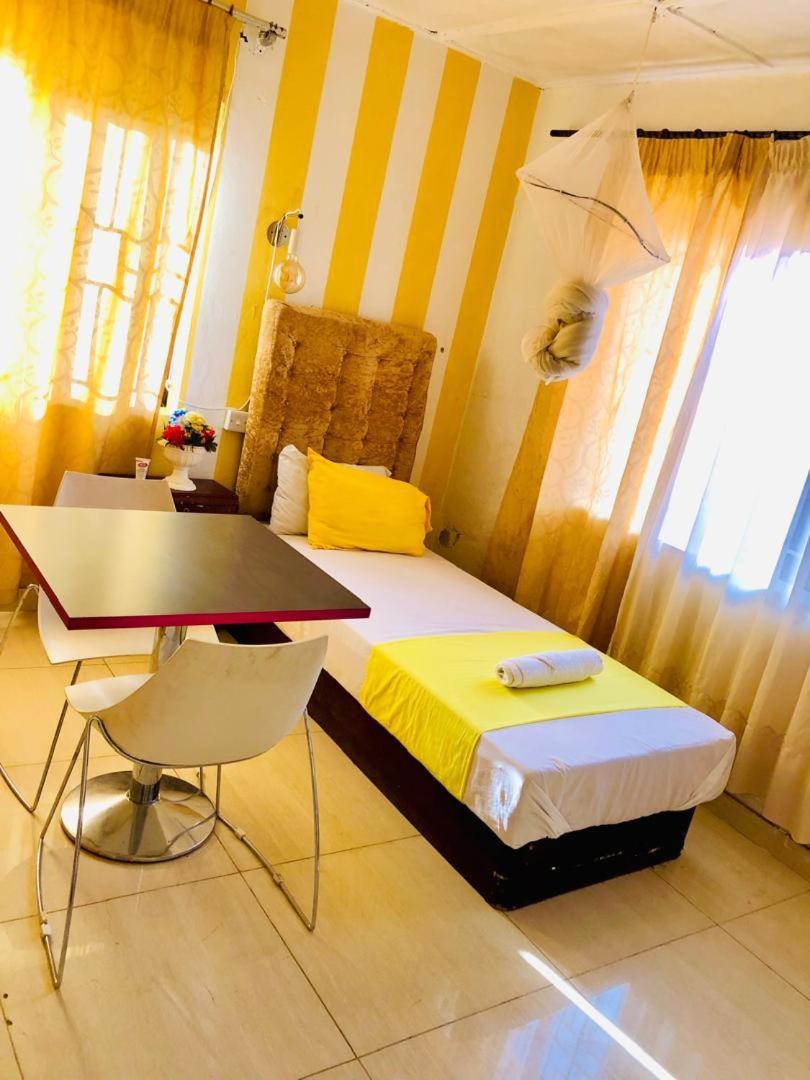 Zunox Guest House Freetown Ngoại thất bức ảnh