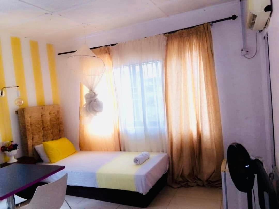 Zunox Guest House Freetown Ngoại thất bức ảnh