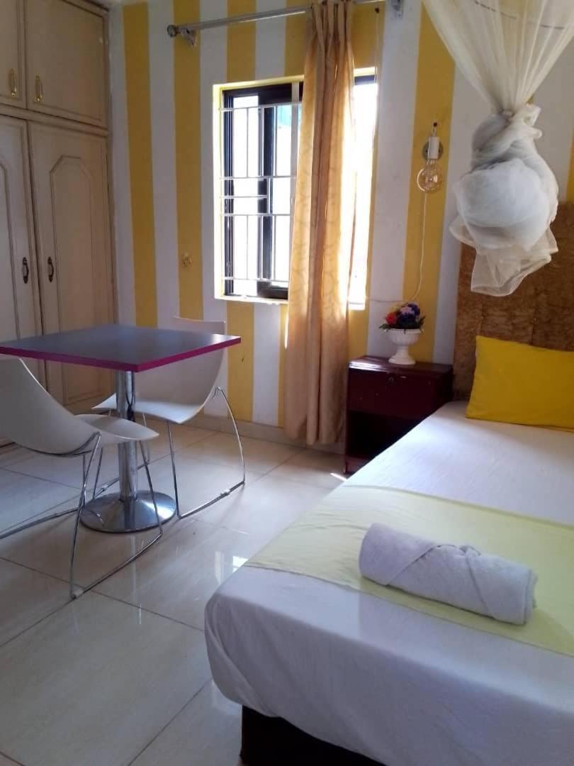 Zunox Guest House Freetown Ngoại thất bức ảnh