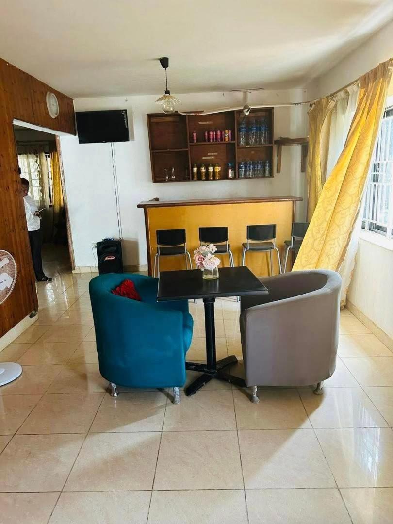 Zunox Guest House Freetown Ngoại thất bức ảnh