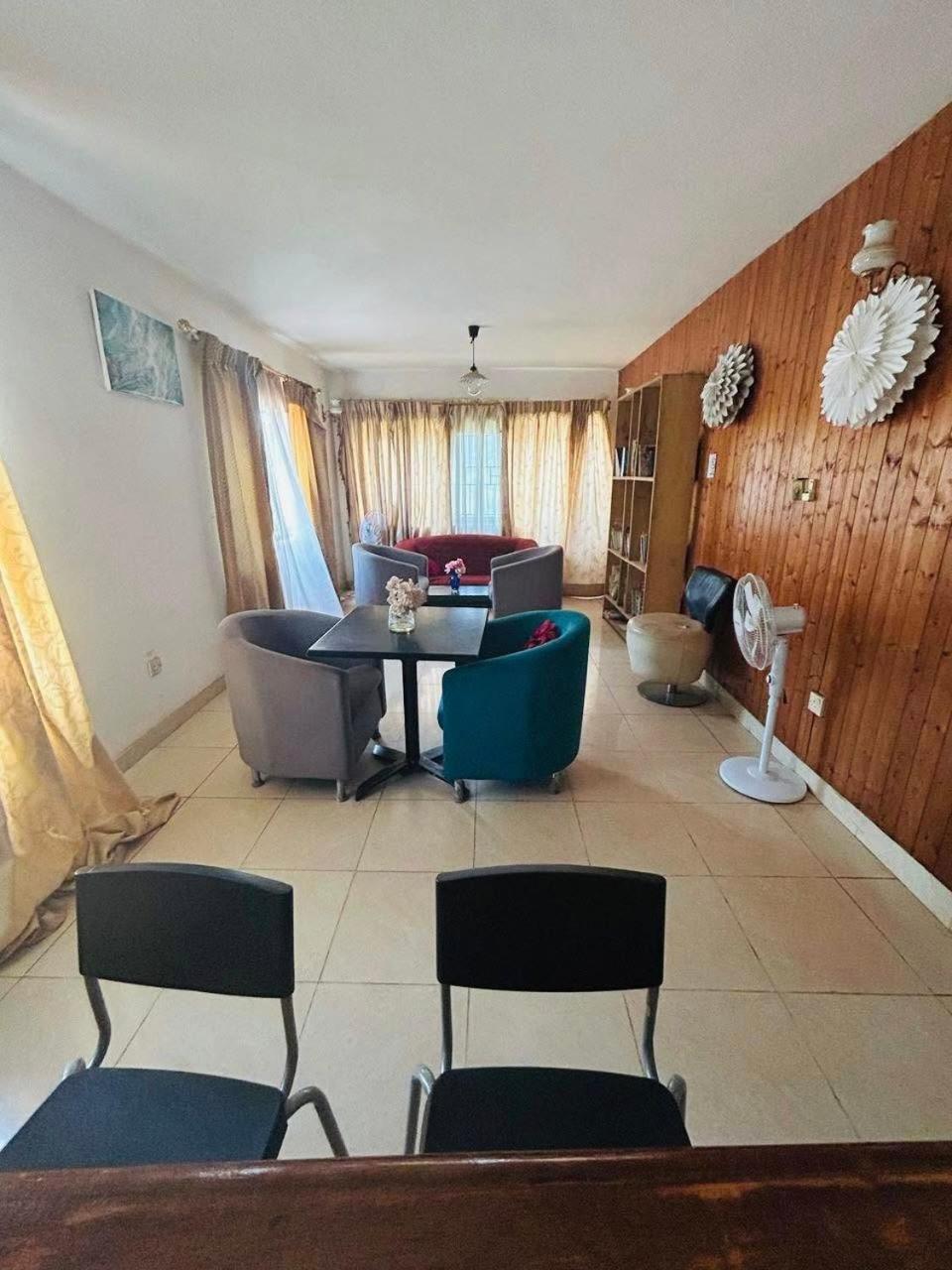 Zunox Guest House Freetown Ngoại thất bức ảnh