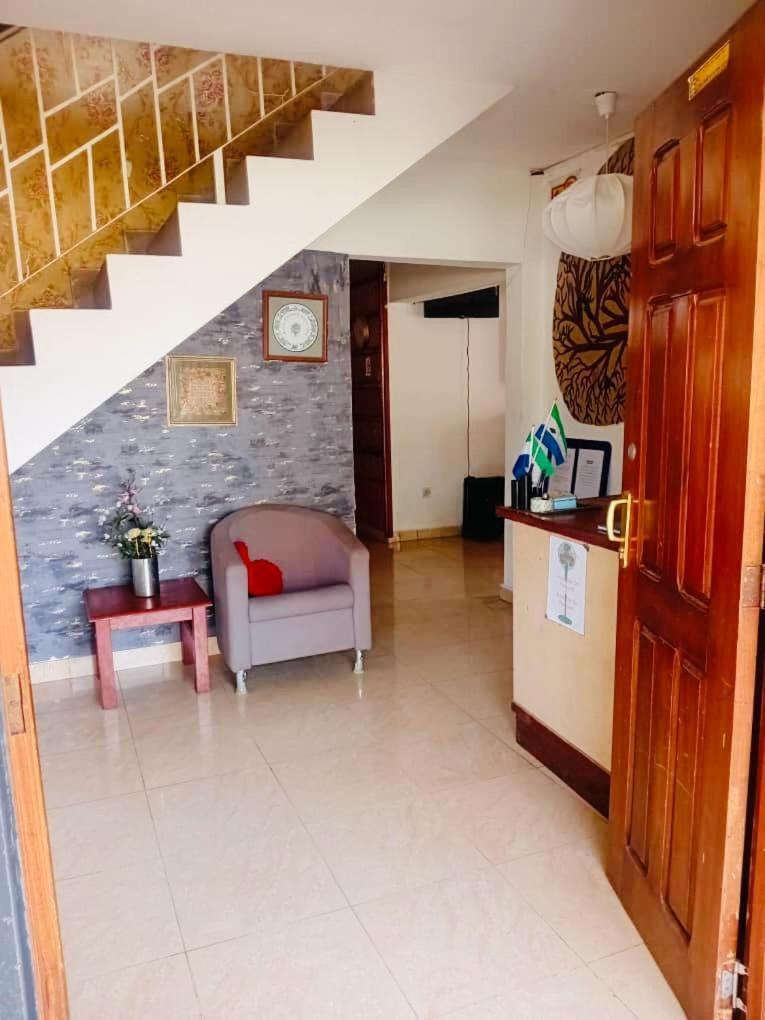 Zunox Guest House Freetown Ngoại thất bức ảnh