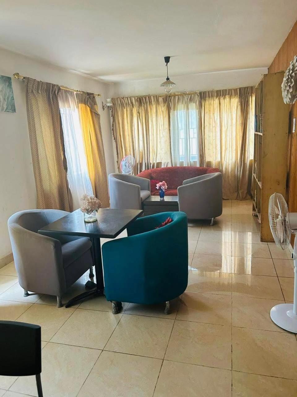 Zunox Guest House Freetown Ngoại thất bức ảnh