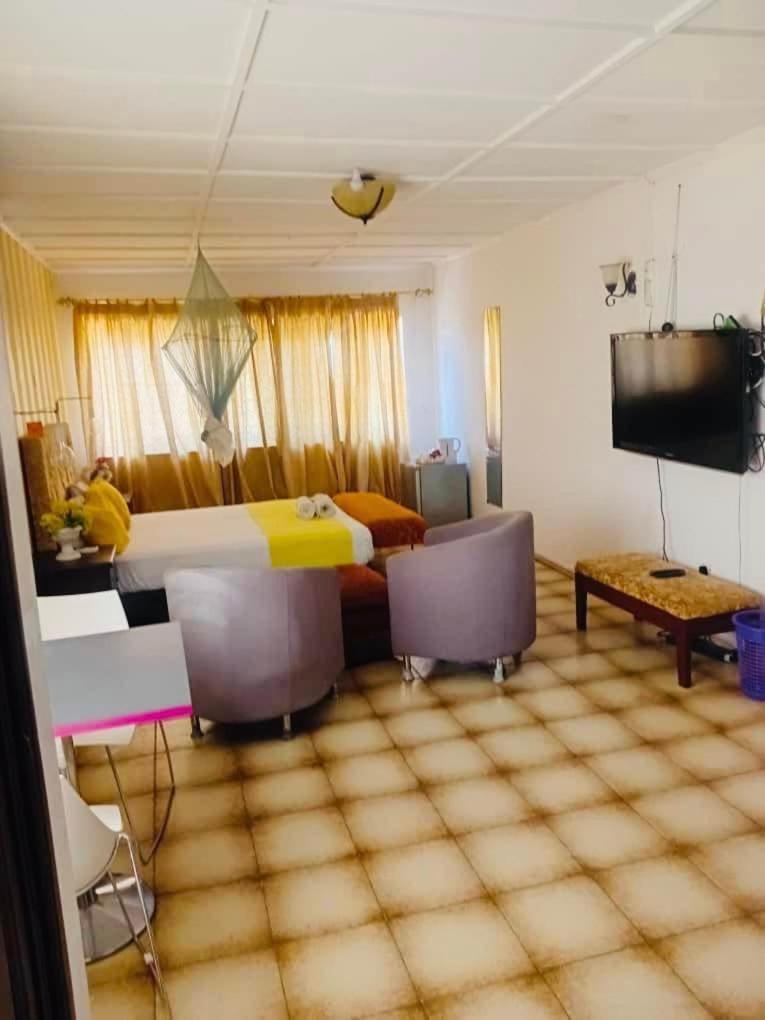 Zunox Guest House Freetown Ngoại thất bức ảnh