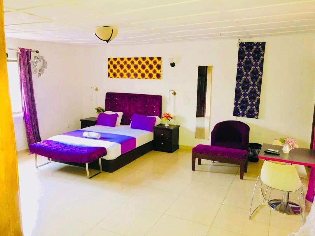 Zunox Guest House Freetown Ngoại thất bức ảnh